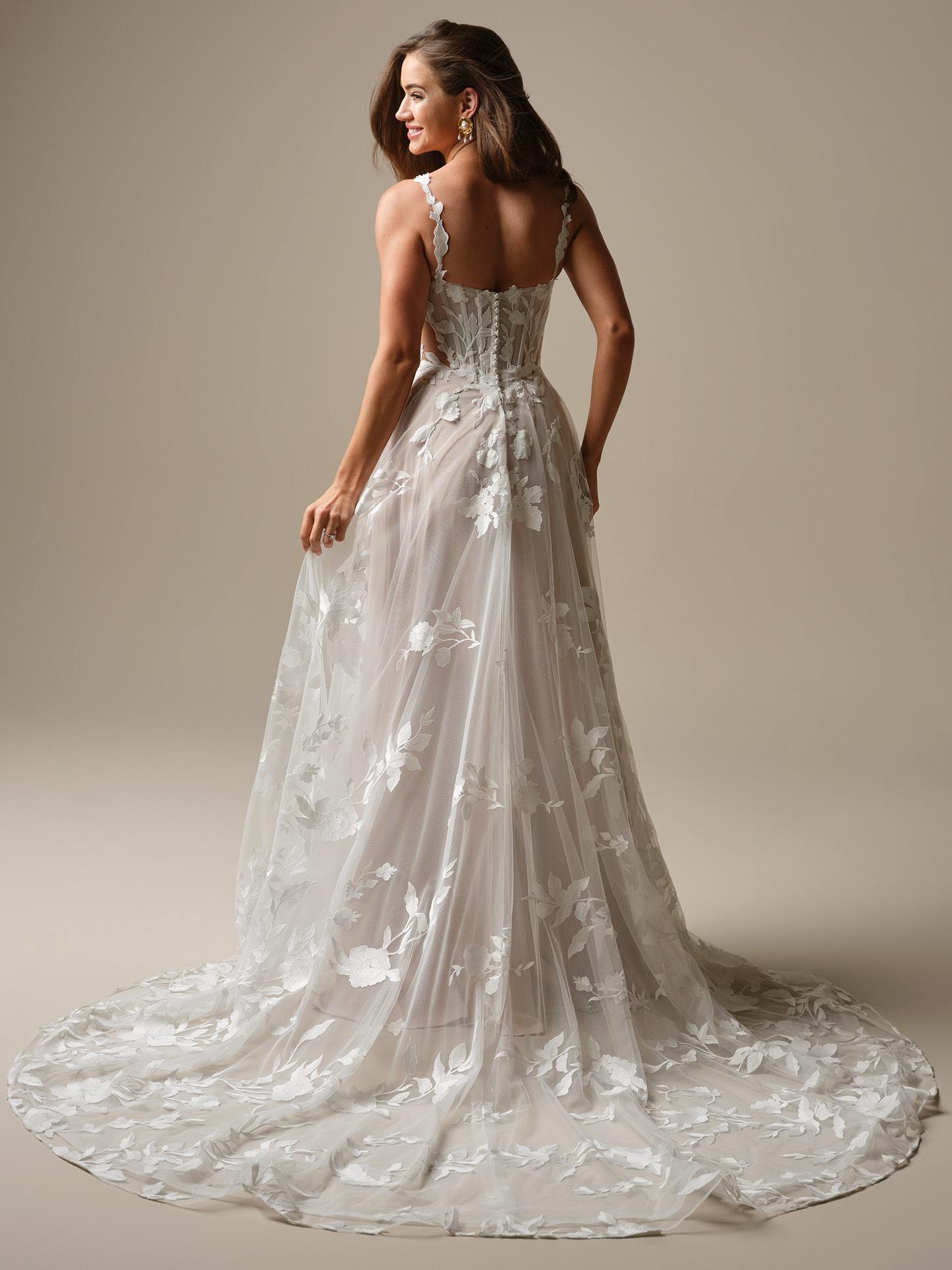 Blondebrudekjole fra Maggie sottero corsage store blonder tyl hos Maison Lou bridal atelier køge, sjælland, danmarks bedste brudebutik.