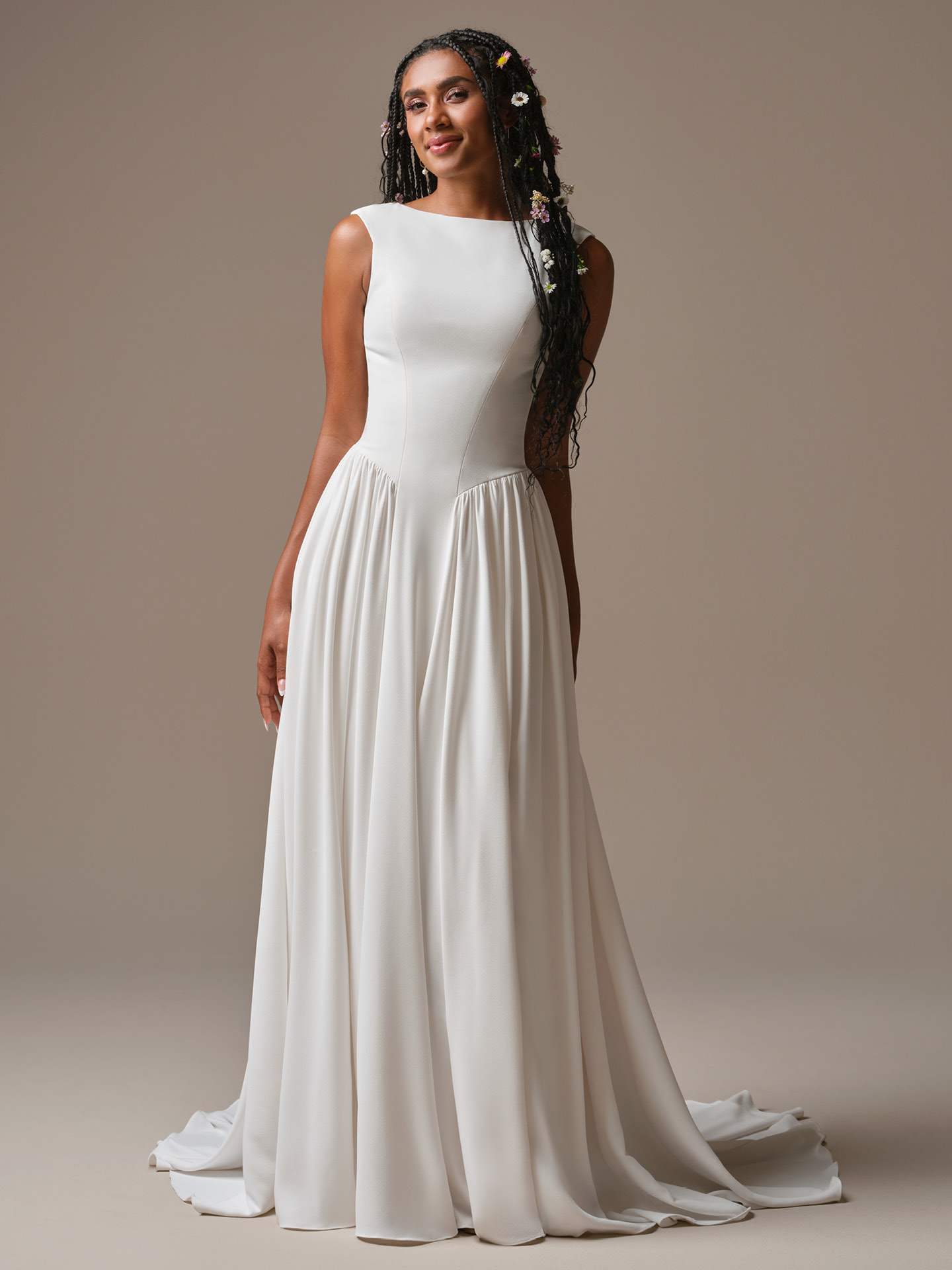 Elegant brudekjole fra maggie sottero Shay bådudskæring basque waist talje hos Maison Lou bridal atelier, køge, sjælland, danmarks bedste brudekjolebutik.