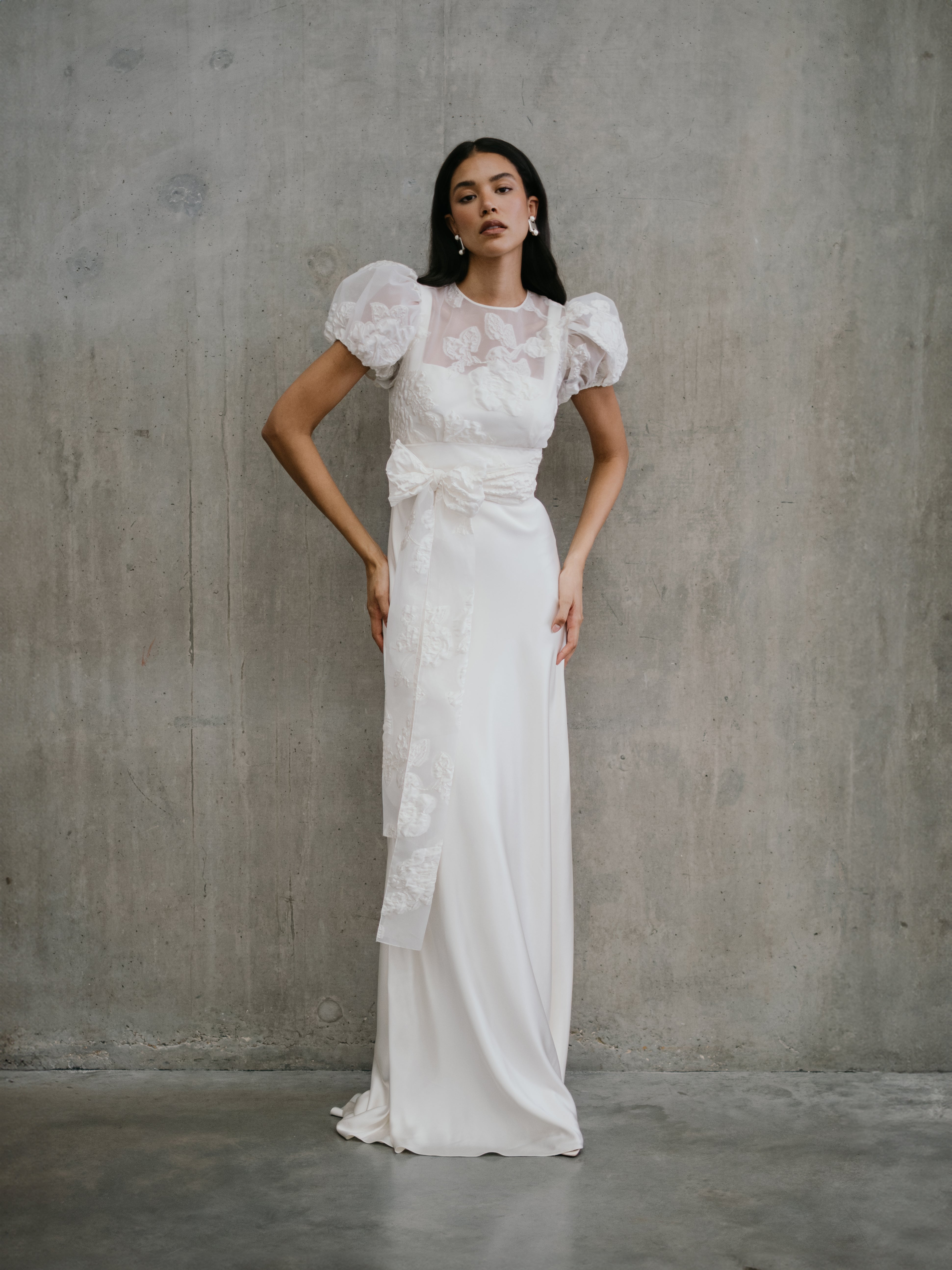 Hallie top bluse fra unbridled studio med pufærmer sløjfe blonde hos Maison Lou bridal atelier, køge, sjælland, danmarks bedste brudekjolebutik.