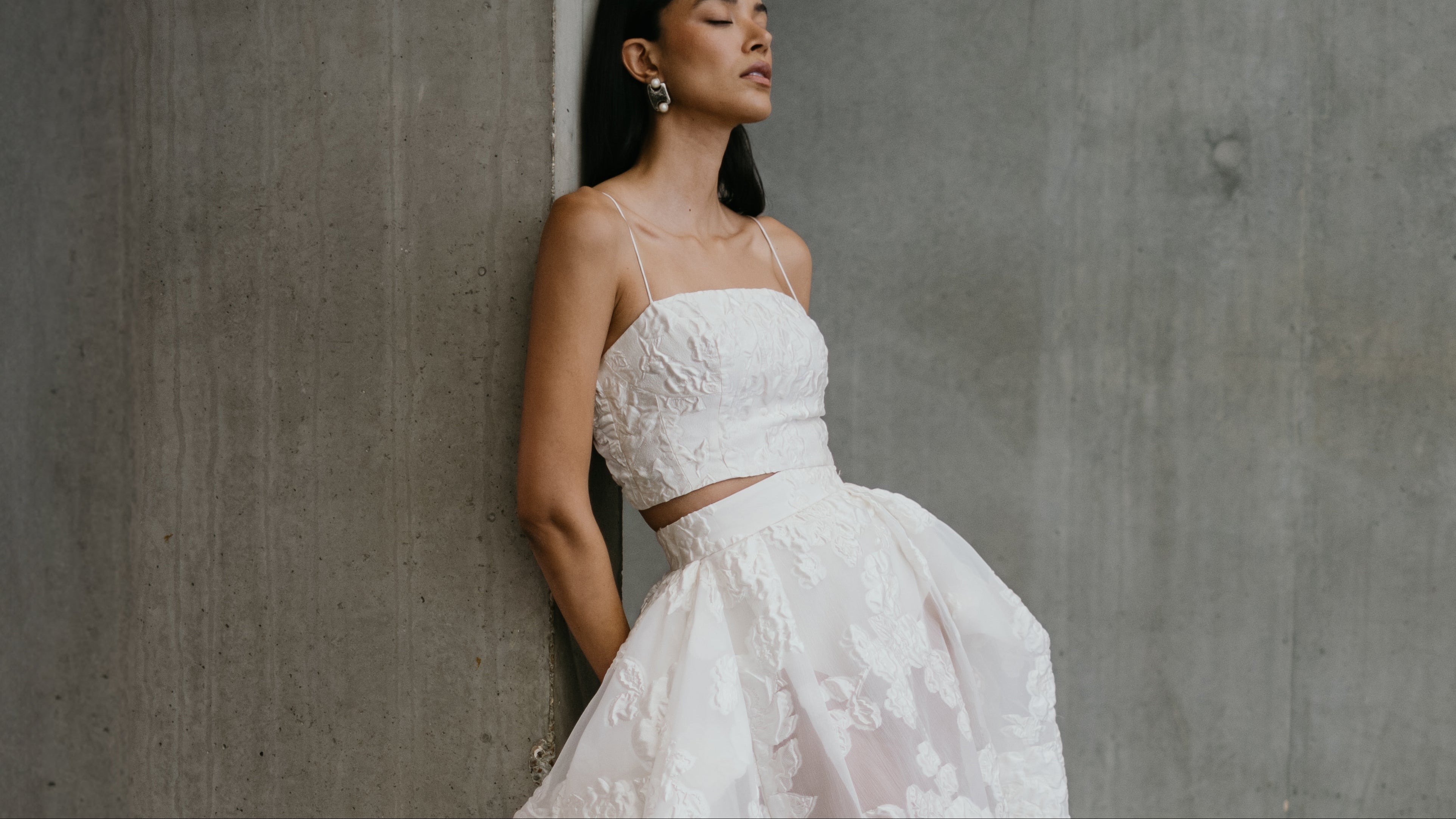 Elegant eksklusivt skørt fra UNBRIDLED studio lisianthus skørt hoa Maison Lou bridal atelier i Køge, sjælland, danmarks bedste brudekjolebutik