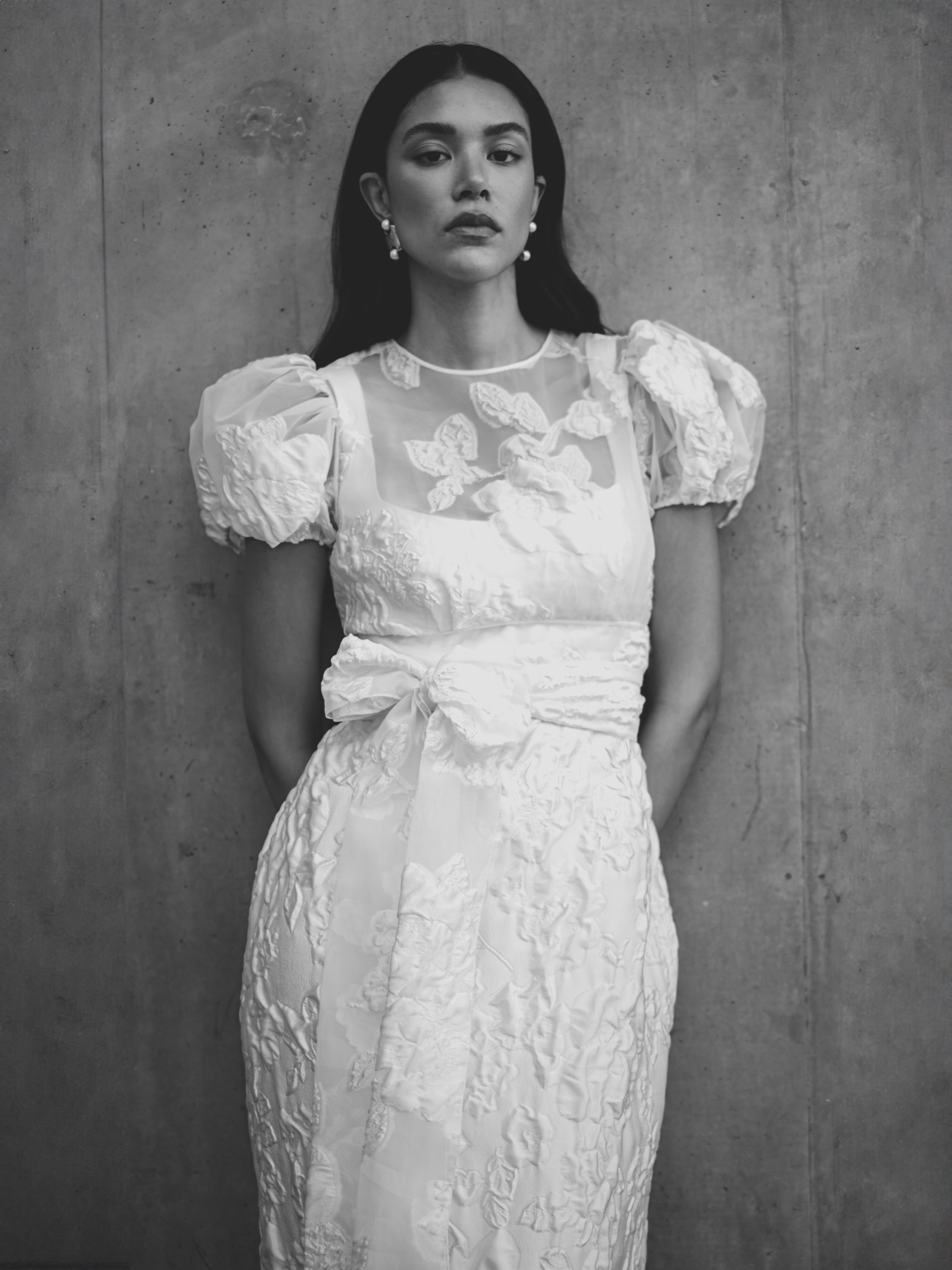 Hallie top bluse fra unbridled studio med pufærmer sløjfe blonde hos Maison Lou bridal atelier, køge, sjælland, danmarks bedste brudekjolebutik.
