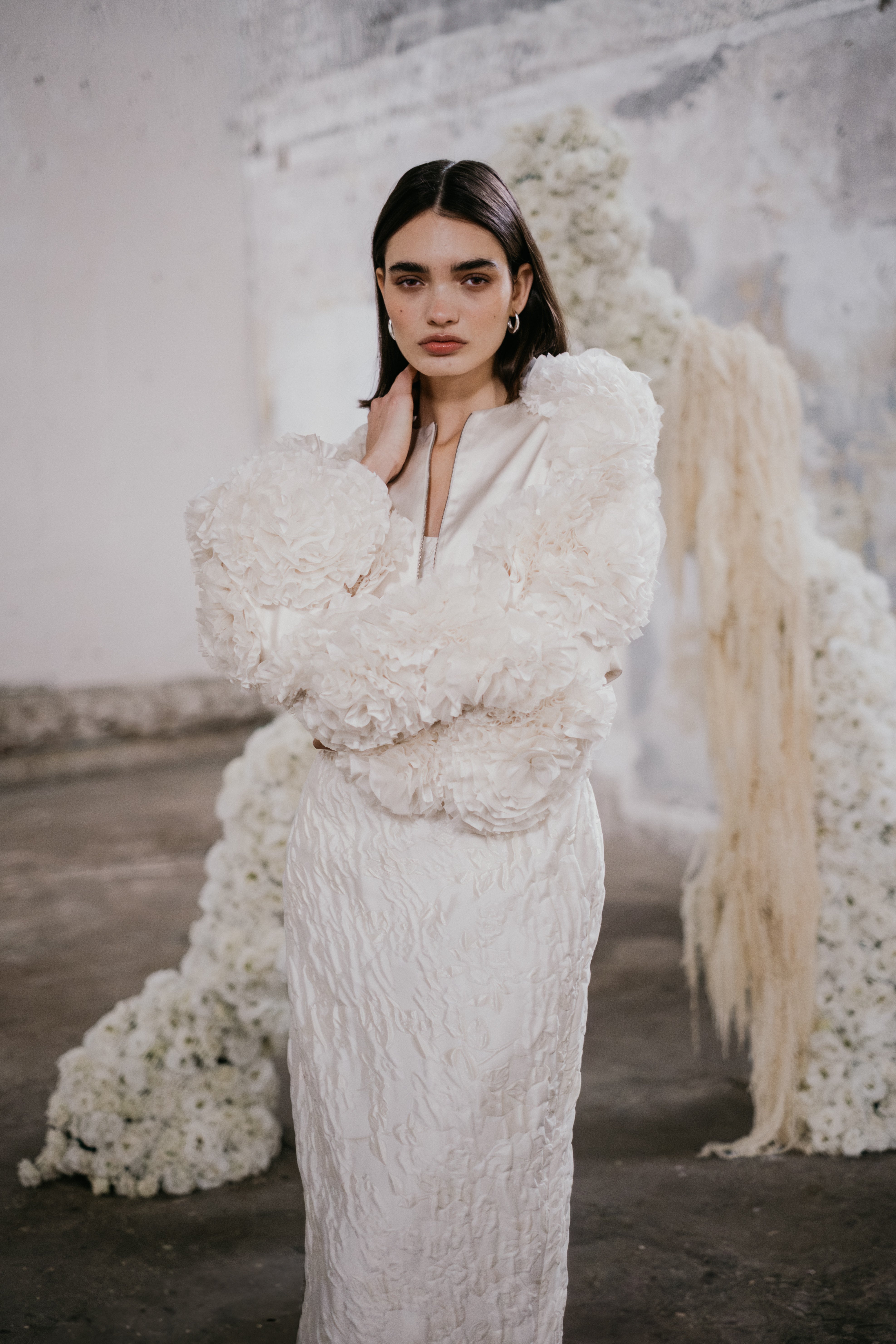 Unbridled studio bomber jakke blomster brudejakke bryllupsjakke hos Maison Lou bridal I køge, sjælland, danmarks bedste brudekjolebutik