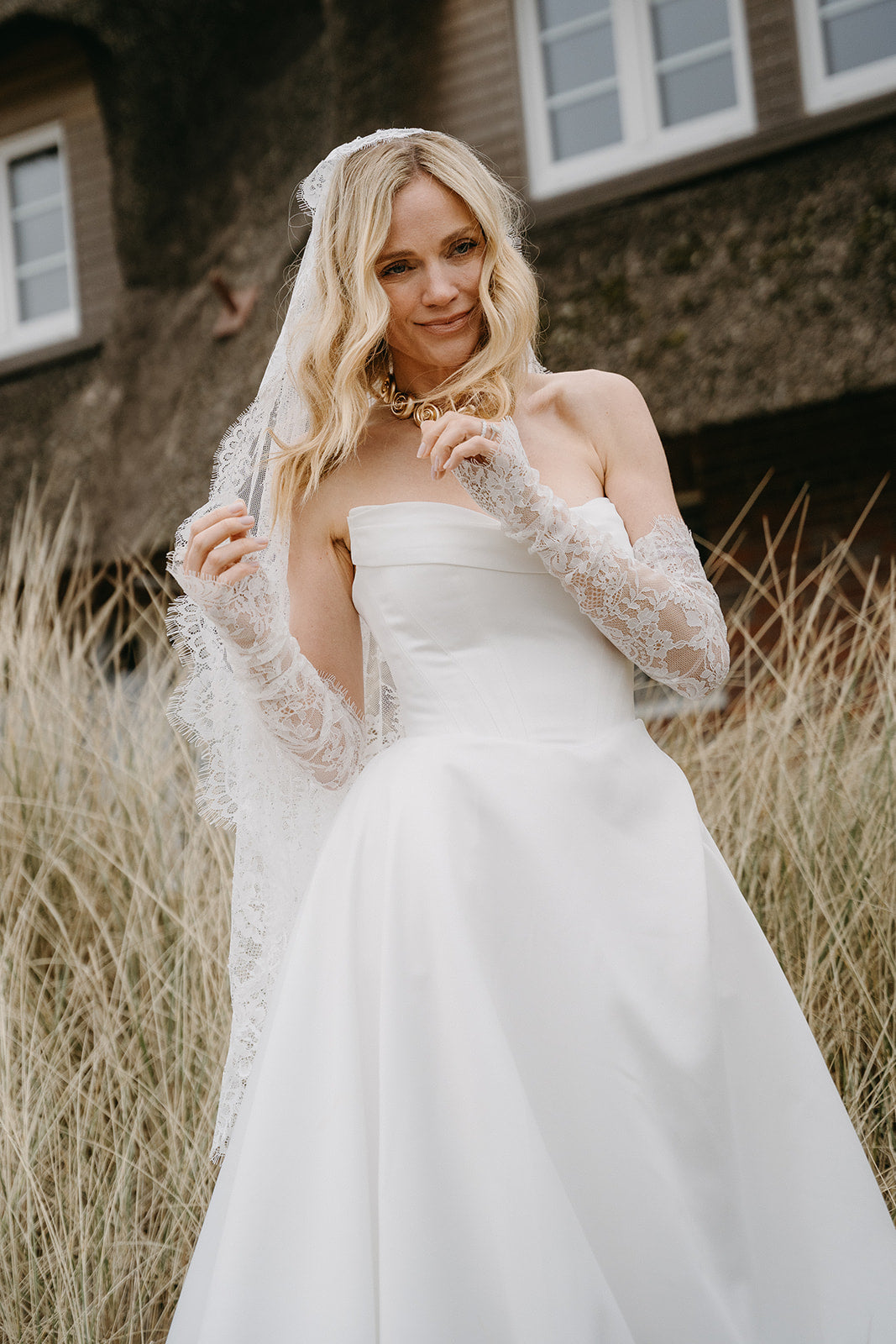 Eksklusiv silkebrudekjole fra bridalstory corsage a-line skørt Basque waist talje hos Maison Lou bridal atelier i køge, sjælland, danmarks bedste brudekjoleforretning.