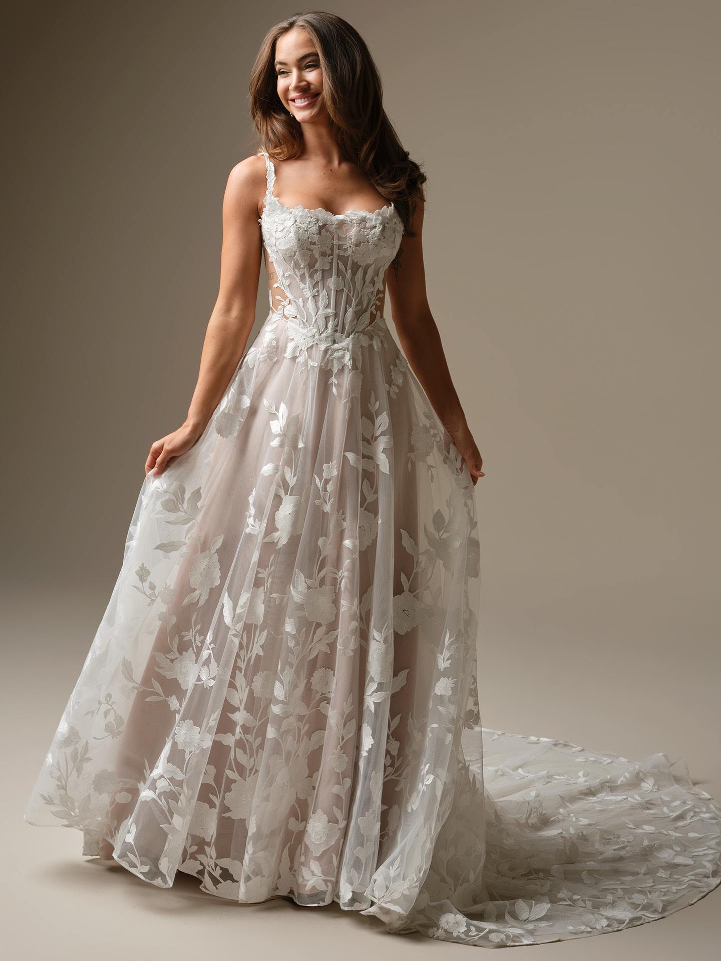 Blondebrudekjole fra Maggie sottero corsage store blonder tyl hos Maison Lou bridal atelier køge, sjælland, danmarks bedste brudebutik. 