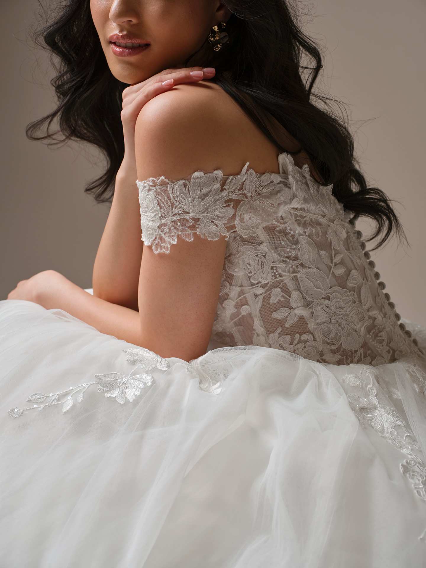 Ballgown blondebrudekjole fra Maggiw sottero corsage offshoulder ærmer tylskørt tylkjole hos Maison Lou bridal atelier i køge, sjælland, danmarks bedste brudekjolebutik. 