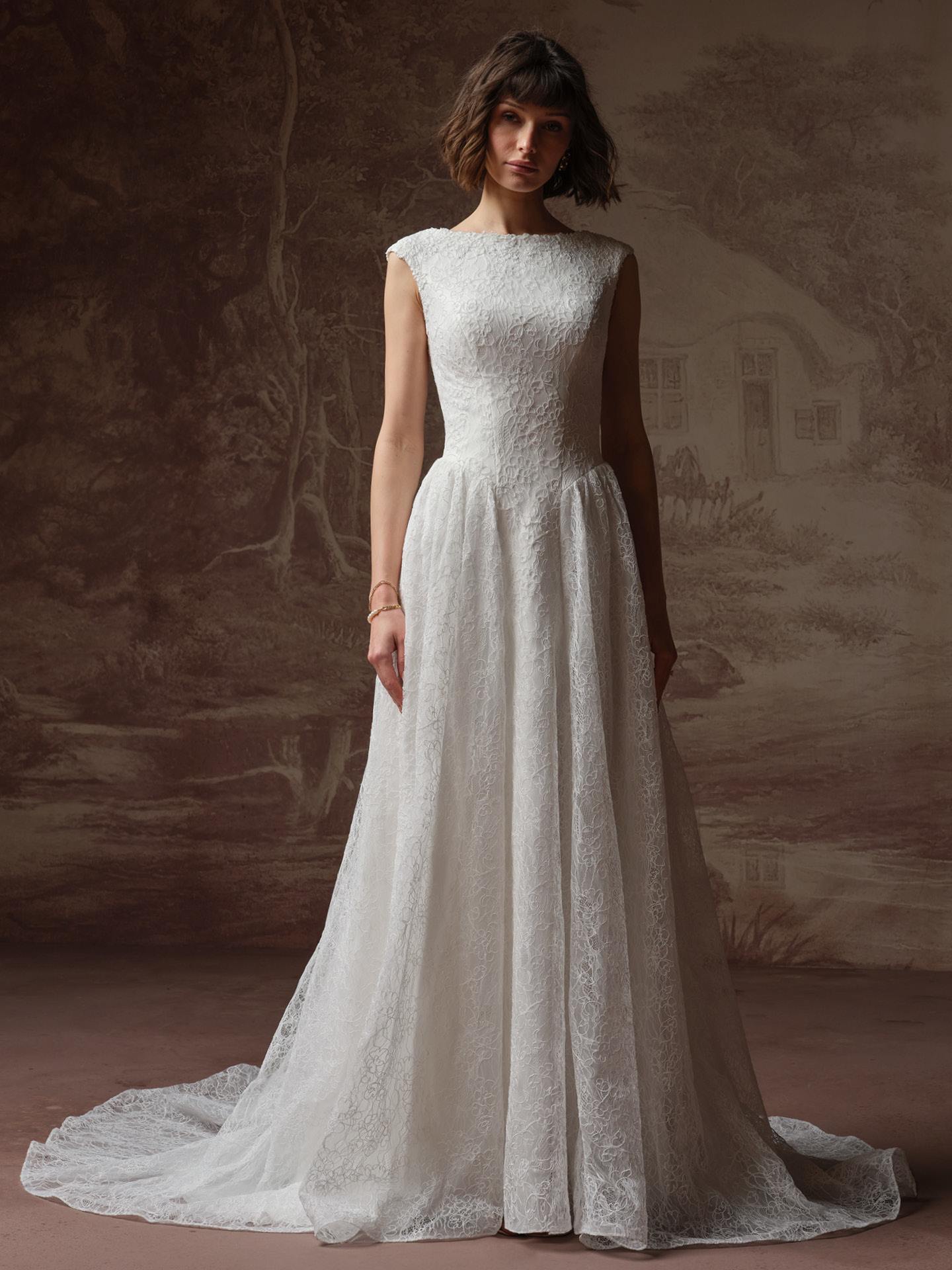 blondekjole chantilly blonde bådudskæring a-line skirt Basque talje hos Maison Lou bridal atelier i køge sjælland danmarks bedste brudebutik. 