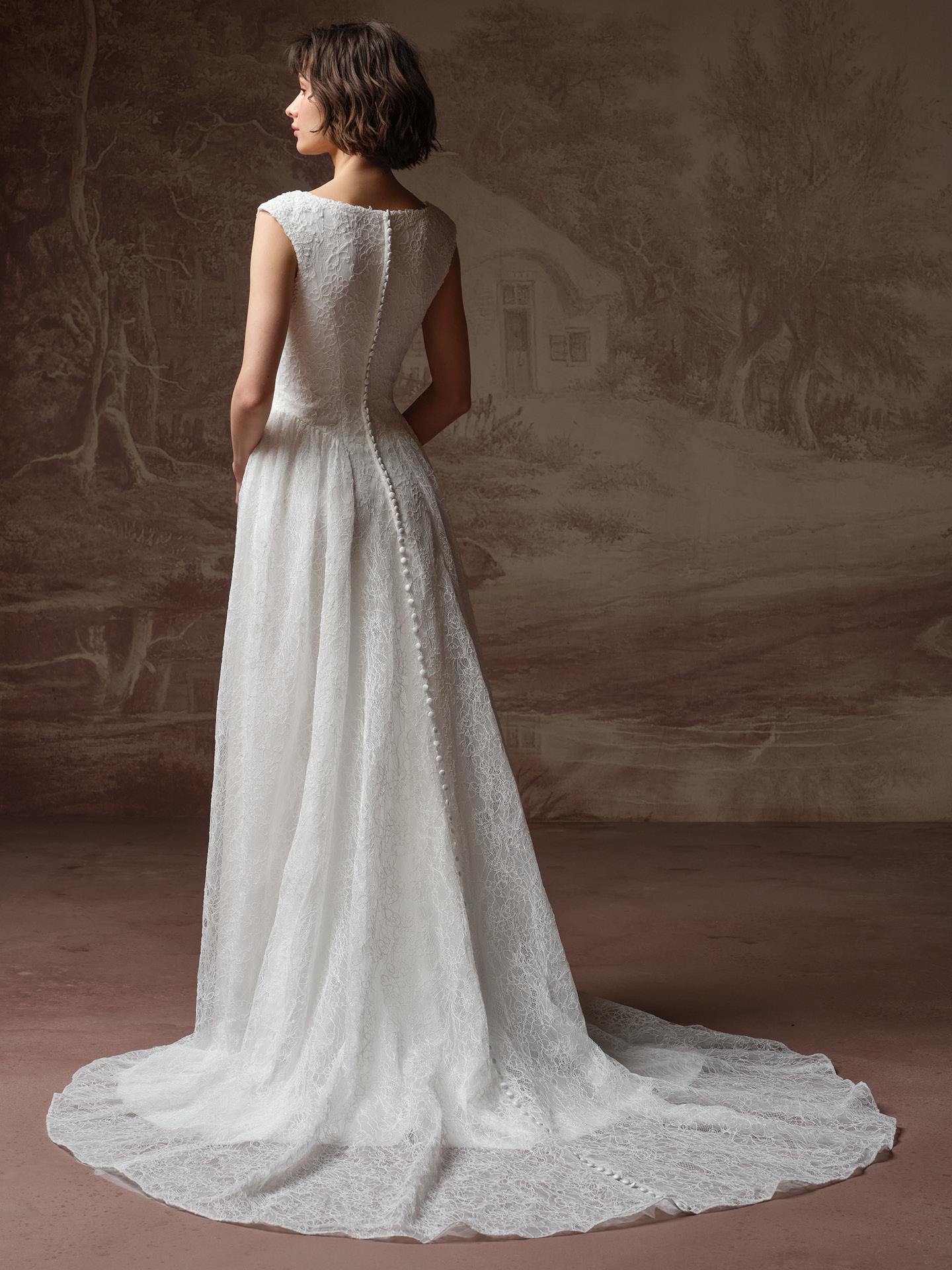 blondekjole chantilly blonde bådudskæring a-line skirt Basque talje hos Maison Lou bridal atelier i køge sjælland danmarks bedste brudebutik. 