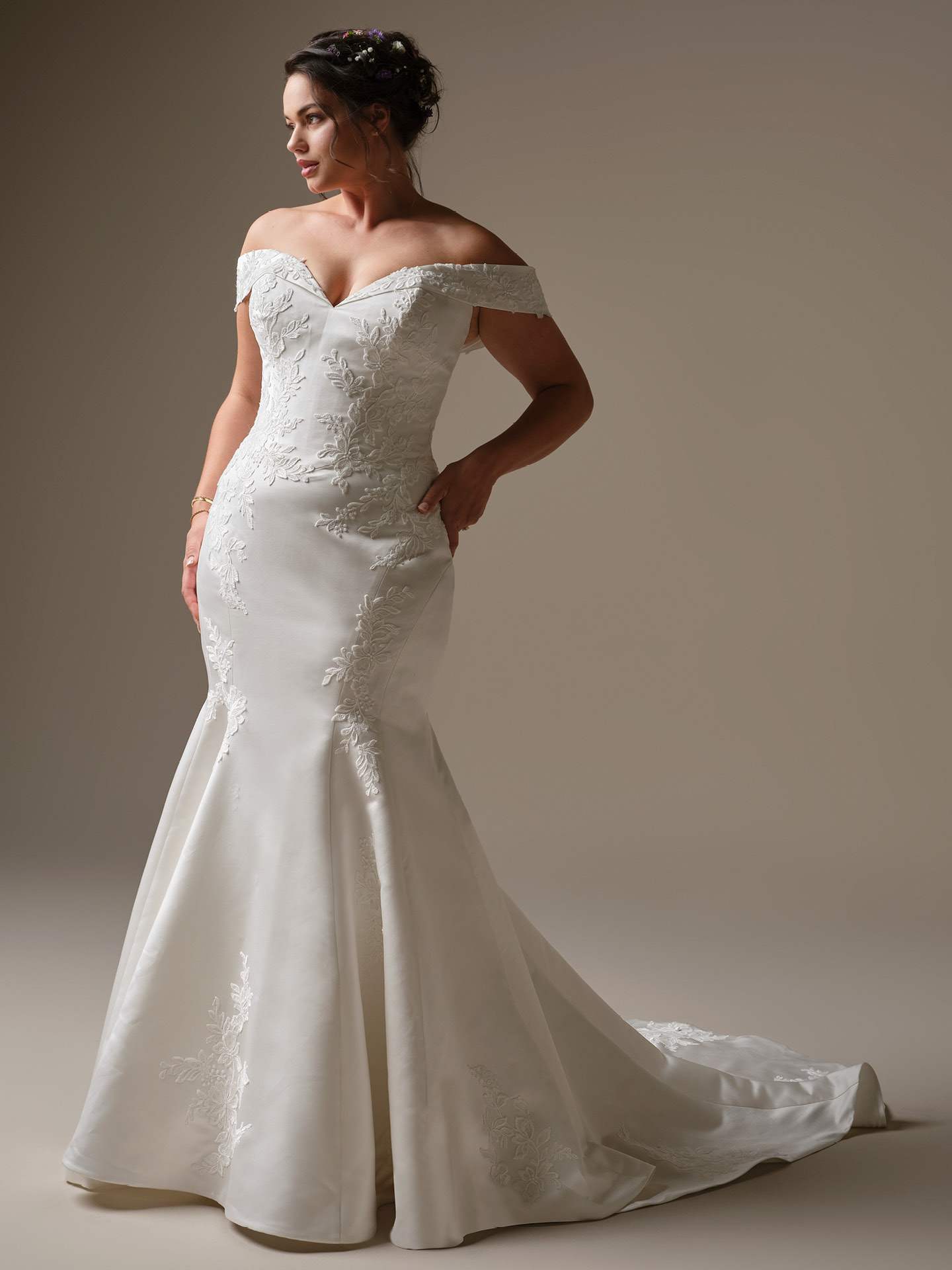 tætsiddende brudekjole Miley maggie sottero havfrue mermaid blonder og satin hos Maison Lou bridal atelier, køge, sjælland, danmarks bedste brudekjolebutik. 