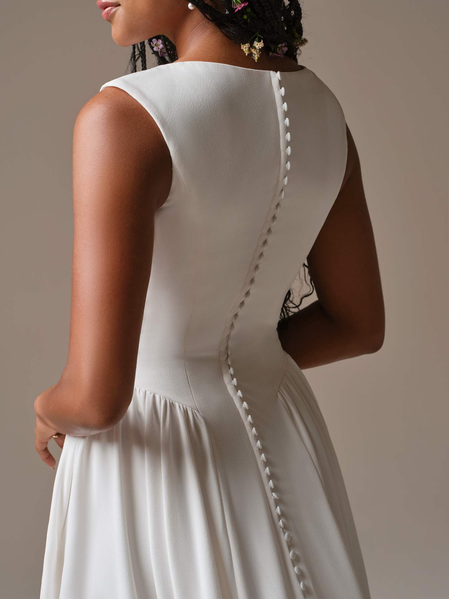 Elegant brudekjole fra maggie sottero Shay bådudskæring basque waist talje hos Maison Lou bridal atelier, køge, sjælland, danmarks bedste brudekjolebutik. 