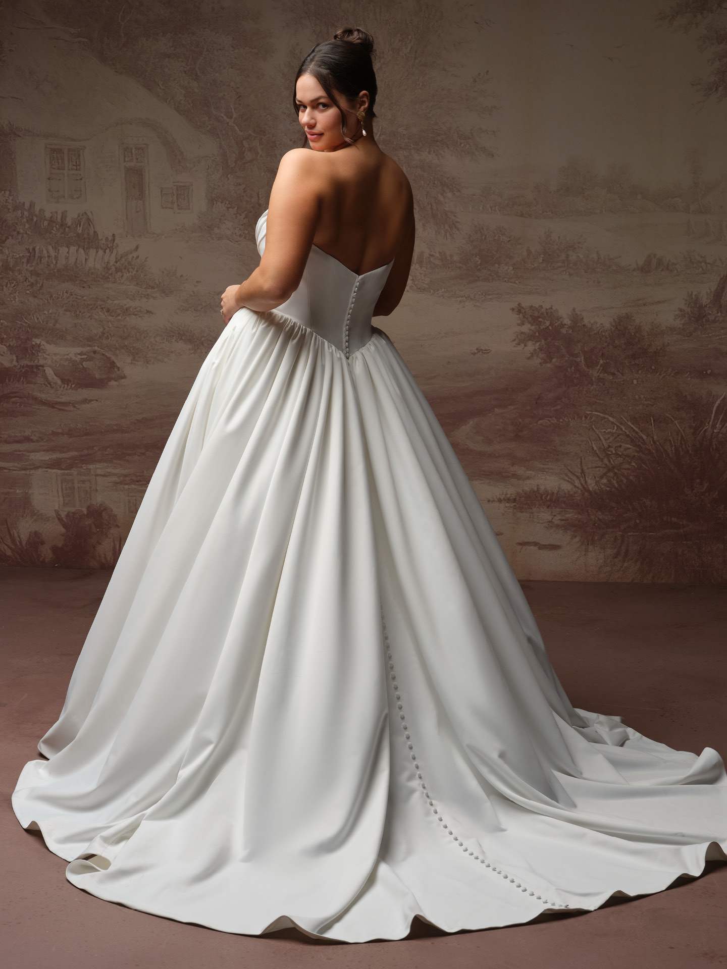Ballgown maggie sotterro corsagekjole draperinger over bryst basque waist talje hos Maison Lou bridal atelier i køge, sjælland, danmarks bedste brudekjolebutik. 