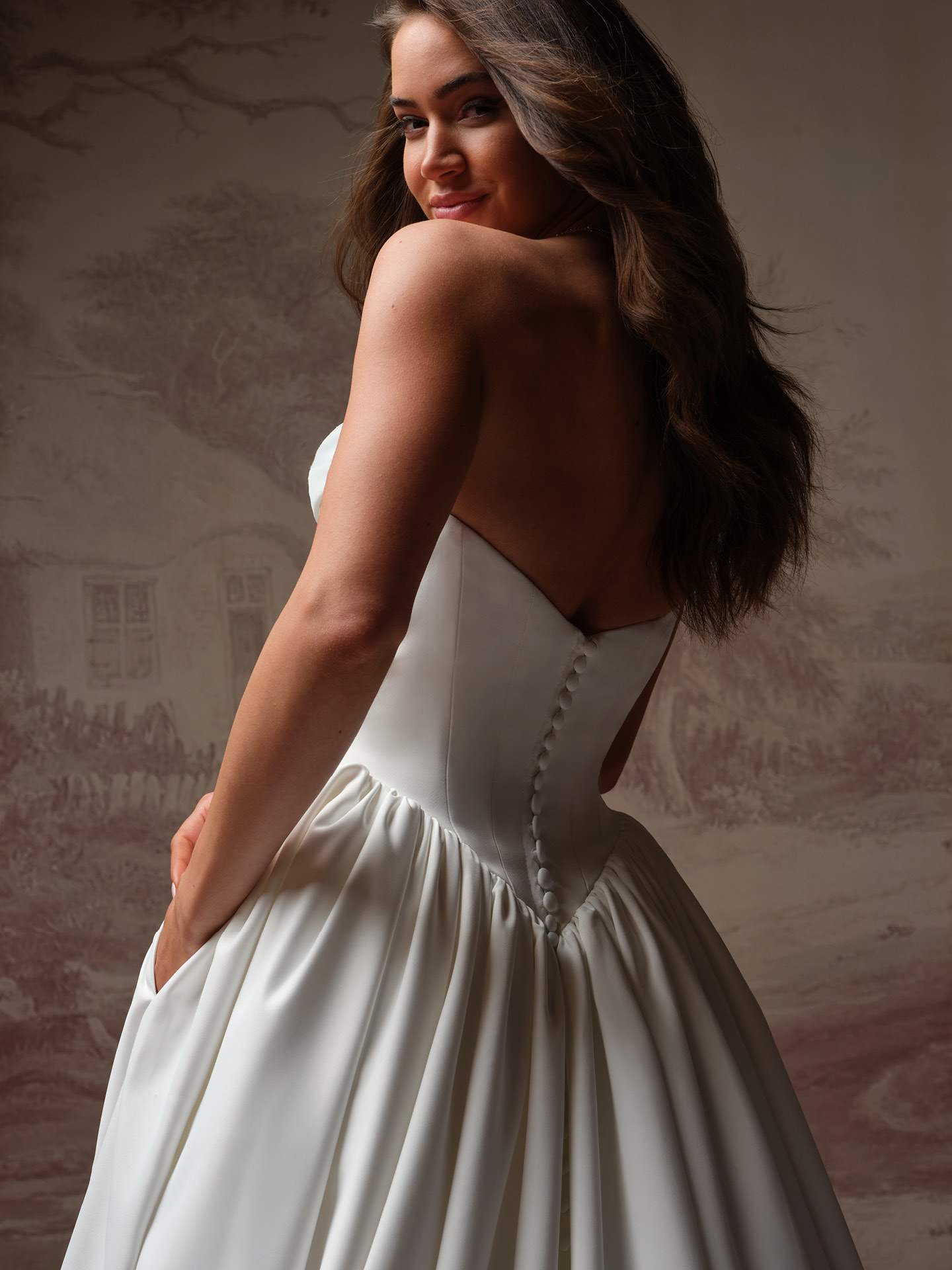 Ballgown maggie sotterro corsagekjole draperinger over bryst basque waist talje hos Maison Lou bridal atelier i køge, sjælland, danmarks bedste brudekjolebutik. 