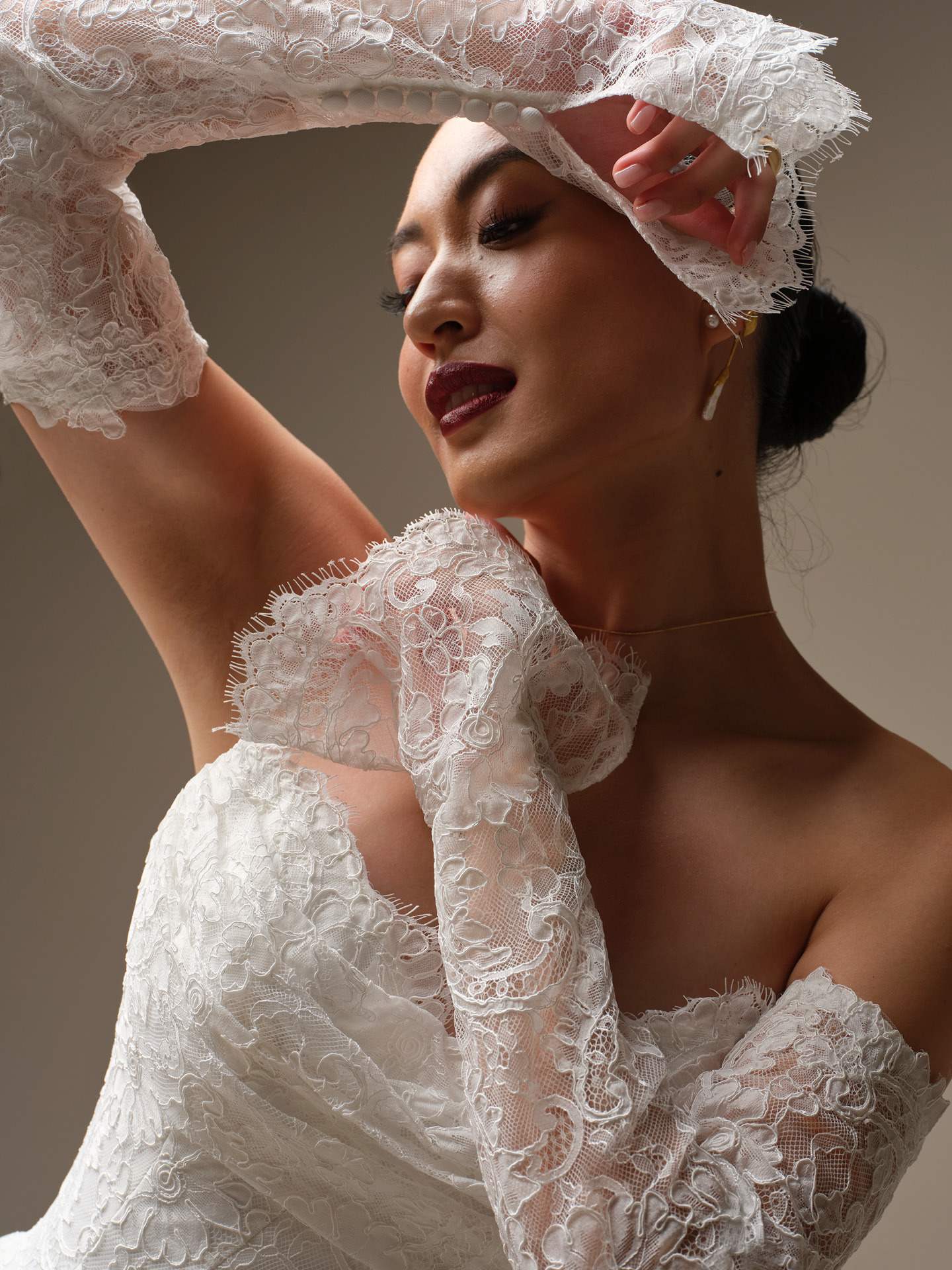 Eksklusiv blondebrudekjole fre Maggie sottero Tamar basque waist talje draperinger hos Maison Lou bridal atelier I køge, sjælland, danmarks bedste brudekjolebutik. 