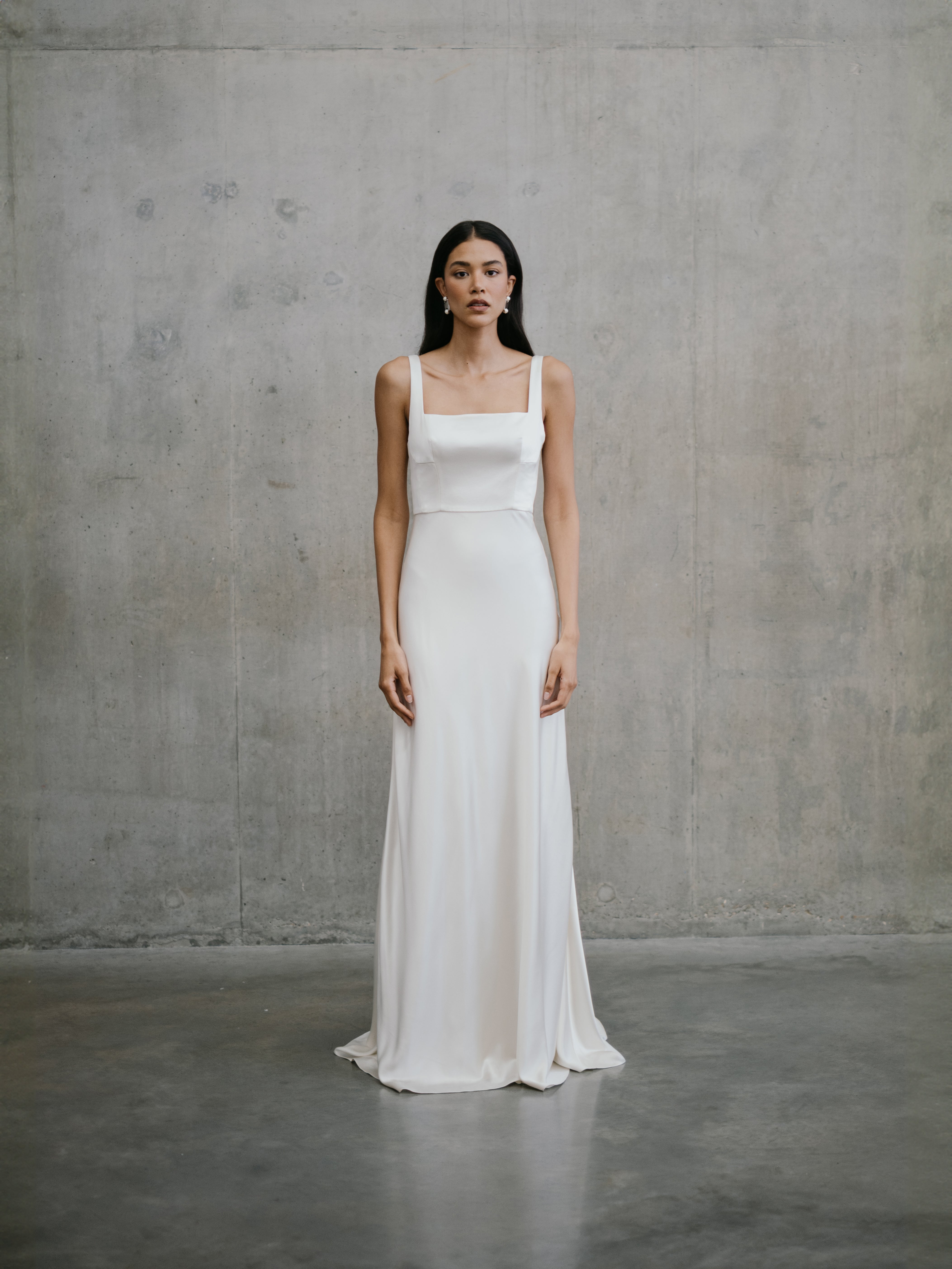 Silkebrudekjole fra unbridled studio eksklusiv brudekjole i silke med a-line skørt hos Maison Lou bridal atelier i Køge, sjælland, danmarks bedste brudekjolebutik.