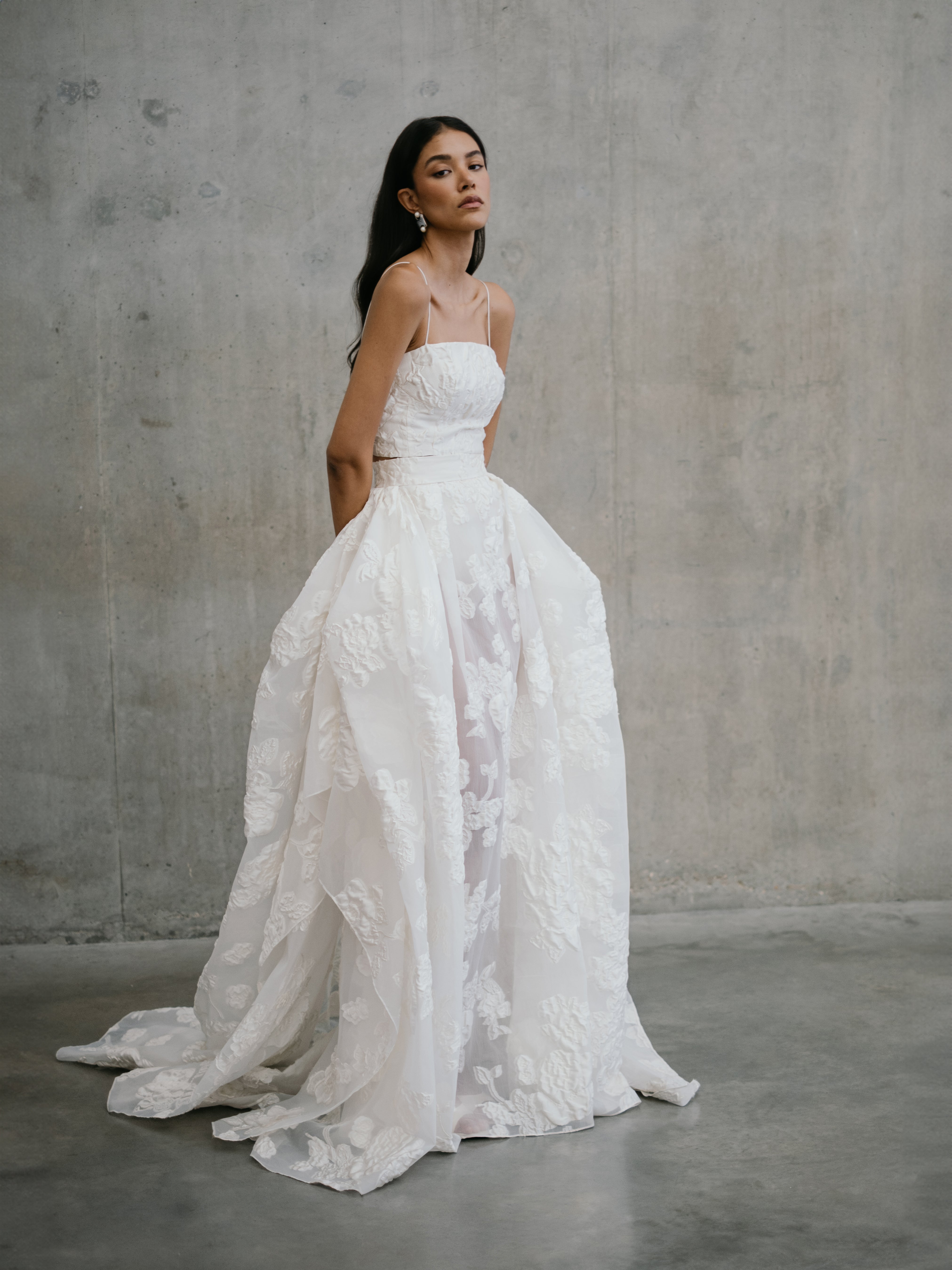 Gia top bluse fra Unbridled spagettistropper hos Maison Lou bridal atelier I køge, sjælland danmarks bedste brudekjolebutik