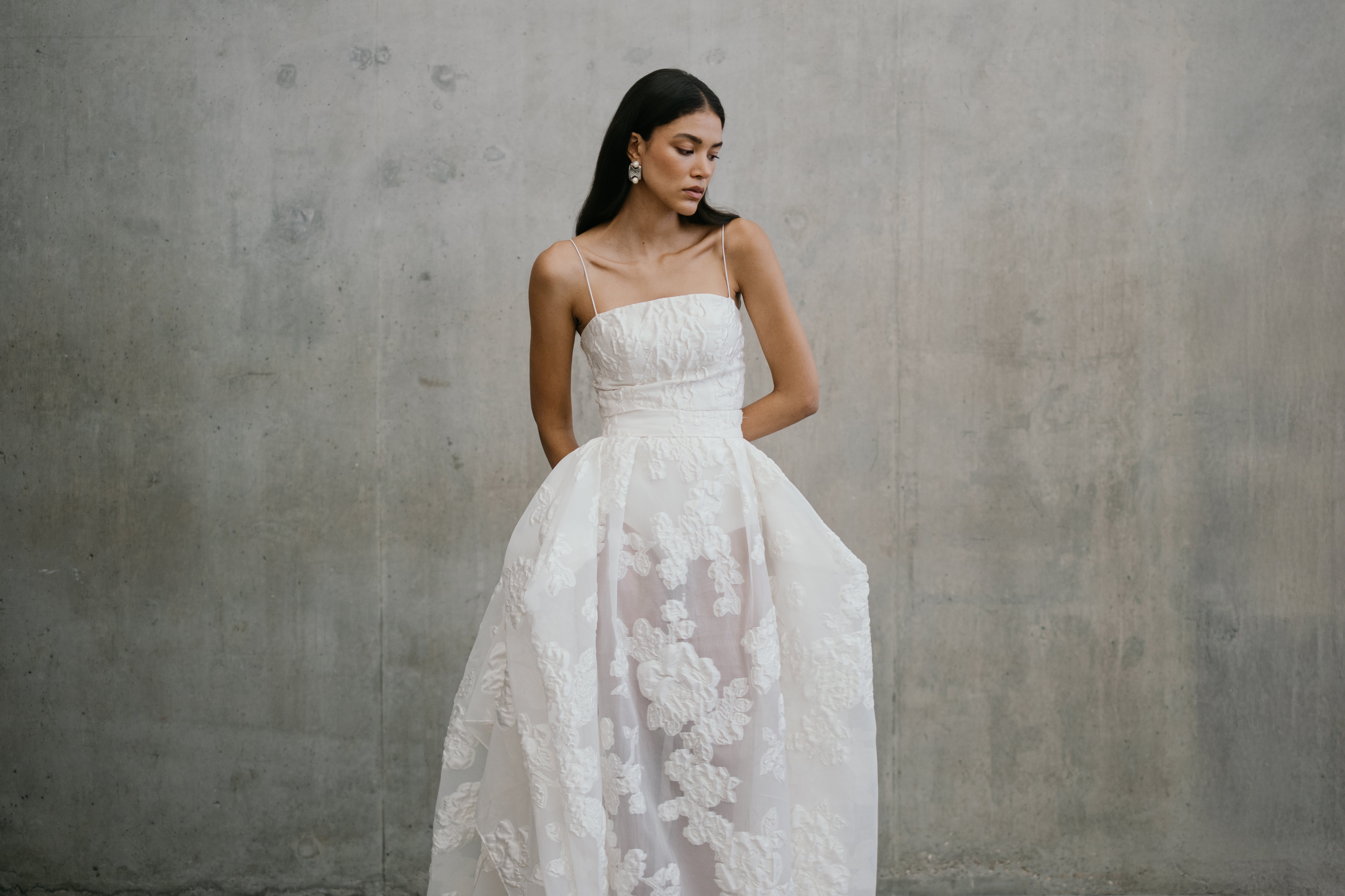 Gia top bluse fra Unbridled spagettistropper hos Maison Lou bridal atelier I køge, sjælland danmarks bedste brudekjolebutik