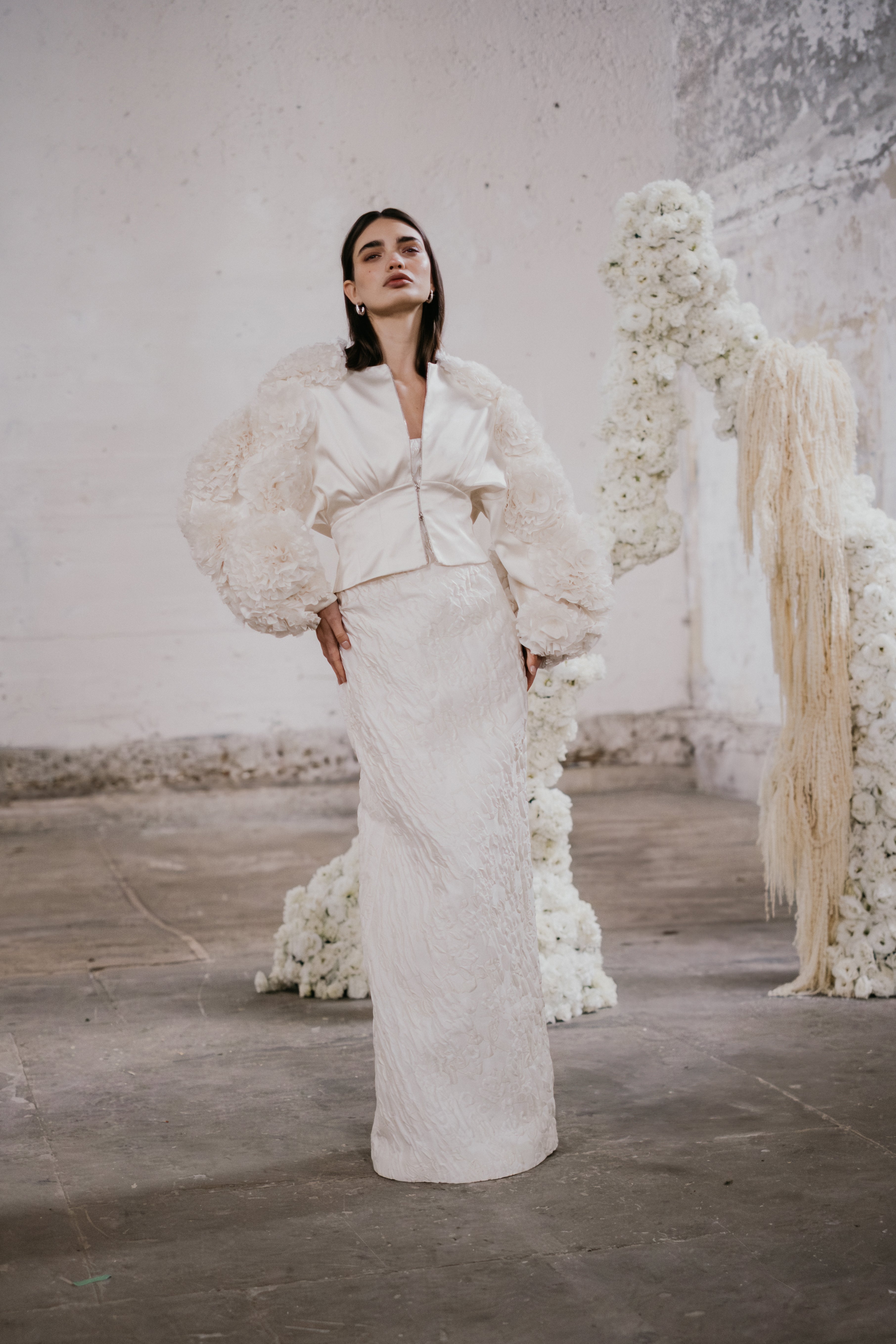 Unbridled studio bomber jakke blomster brudejakke bryllupsjakke hos Maison Lou bridal I køge, sjælland, danmarks bedste brudekjolebutik