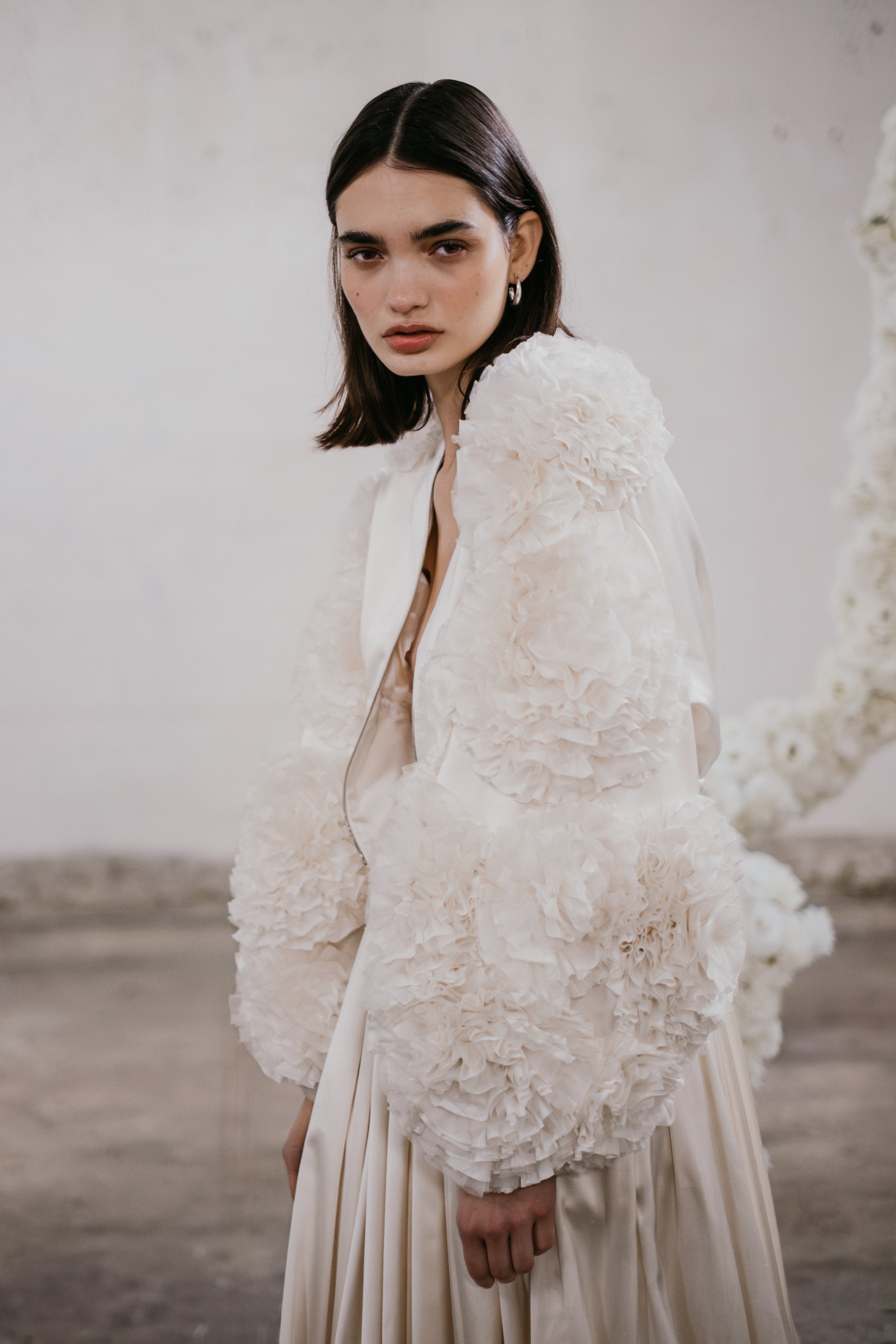 Unbridled studio bomber jakke blomster brudejakke bryllupsjakke hos Maison Lou bridal I køge, sjælland, danmarks bedste brudekjolebutik